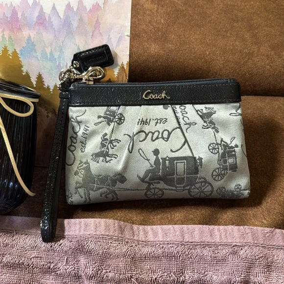 Vintage COACH perfect pre-loved condition wristlet. Two-tone blue with silver.